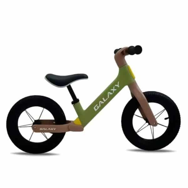 balans bike galaxy cooper zeleno braon slikan na beloj pozadini