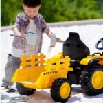 Traktor sa prikolicom i pokretnom kašikom žuti - radna mašina za decu - slika 4