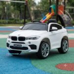 Licencirani BMW X6M na akumulator 12V - Beli BJJ2199 slikan u dečijem igralištu